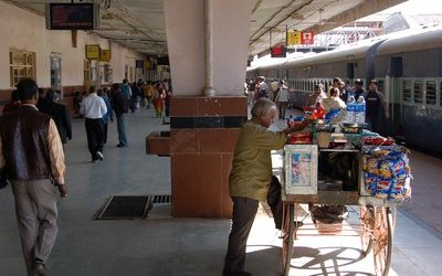 ಕೃಷ್ಣಮೂರ್ತಿ ಹನೂರರ ನೀಳ್ಗತೆ :`ರೈಲು ನಿಲ್ದಾಣದಲ್ಲಿ`