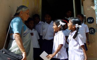 ಗೋಡೆ ಹಾರುತ್ತಿದ್ದ ಗೆಳತಿಯರು: ರೂಪಶ್ರೀ ಅಂಕಣ