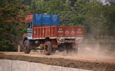 ಬರ‍್ರನೆ ಬಂತೋ ಮಣ್ಣಿನ ಲಾರಿ: ಸುಧಾ ಆಡುಕಳ ಅಂಕಣ