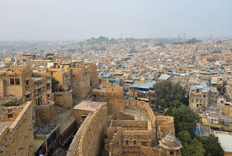 ರೇಗಿಸ್ತಾನದಲ್ಲಿ ಉರಿಯುವ ಬಣ್ಣಗಳು: ಹೇಮಾ ನಾಯಕ  ಪ್ರವಾಸ ಕಥನ