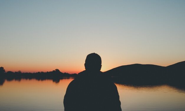 ಕುದಿಯದ ಕಡಲು: ವಿನಾಯಕ ಅರಳಸುರಳಿ ಅಂಕಣ